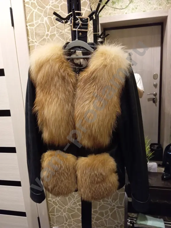 кожаная куртка отделанная лисой
