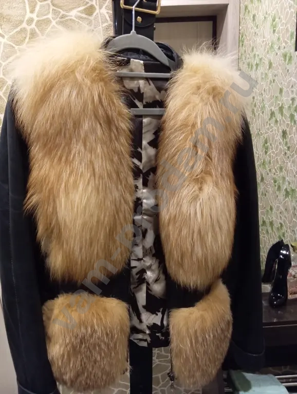 кожаная куртка отделанная лисой