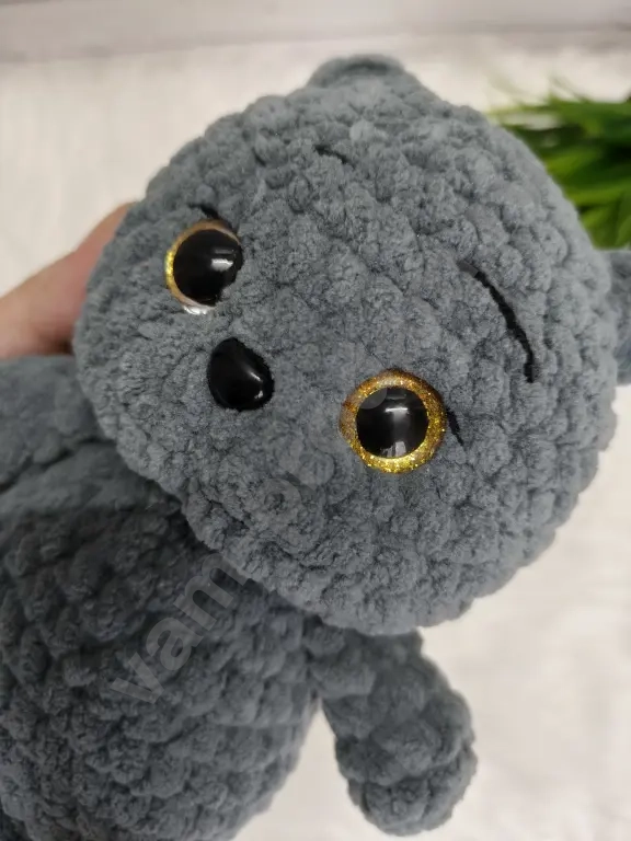 Вязаная игрушка ручной работы "Котик Басик"