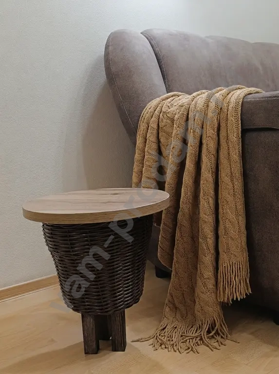 Журнальный столик из ротанга