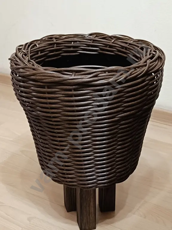 Журнальный столик из ротанга