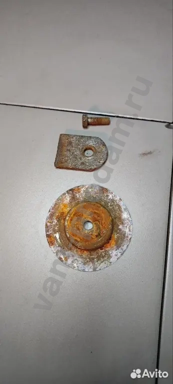 Nissan 74810-2J000 Зажим запасного колеса