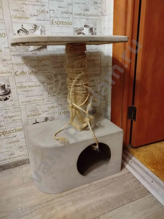 Домик с когтеточкой, б/у
