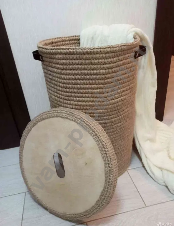 Бельевая корзина из джута