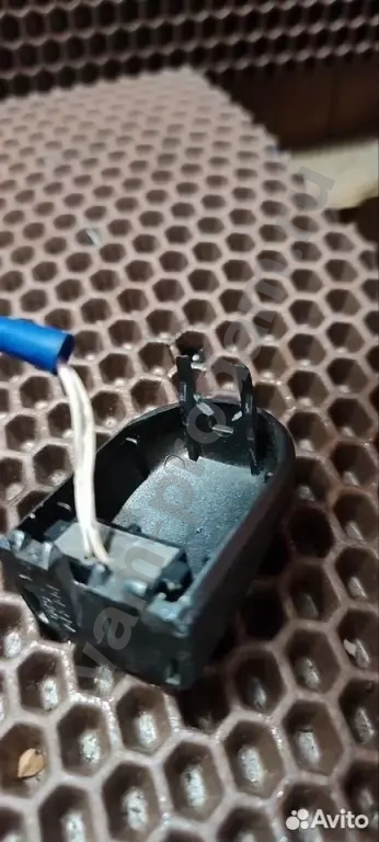 Вставка Ручки двери внешняя nissan tiida C11 перед