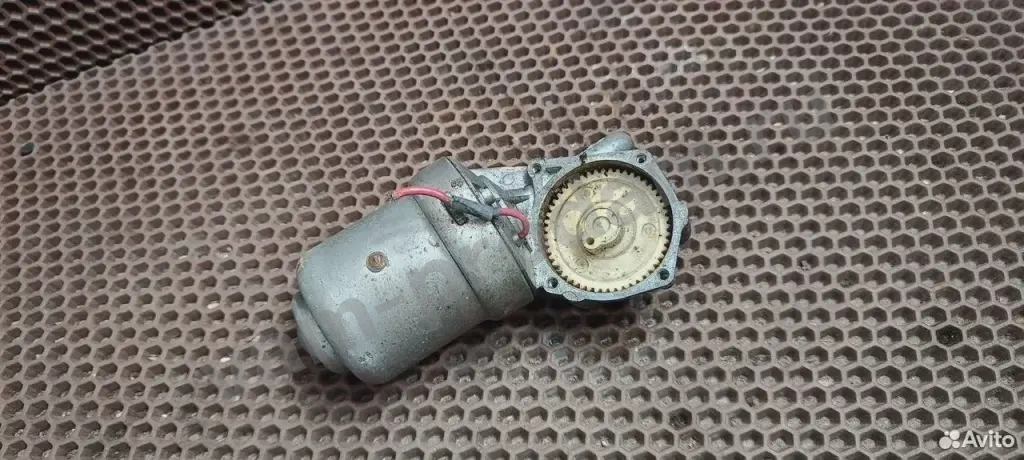 Моторчик на трапецию дворников ваз 2107