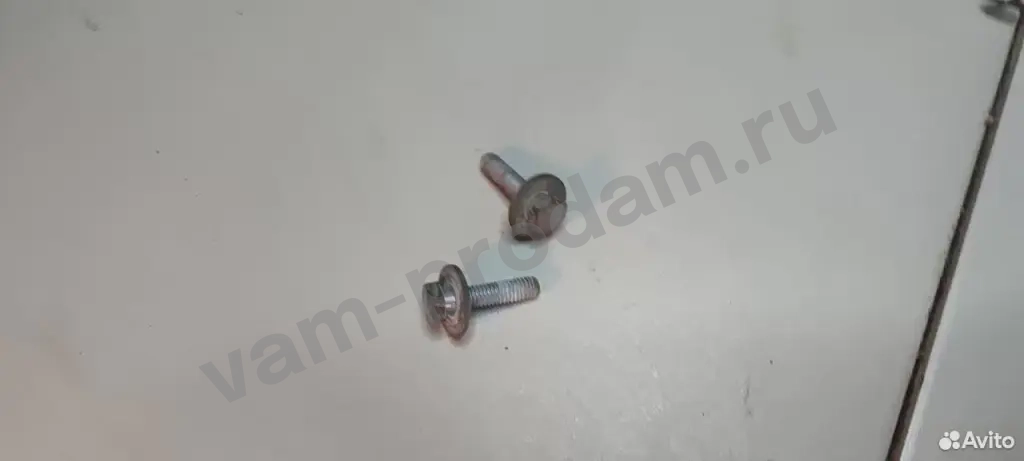 Болт с шестигранной головкой с шайбой 071199058