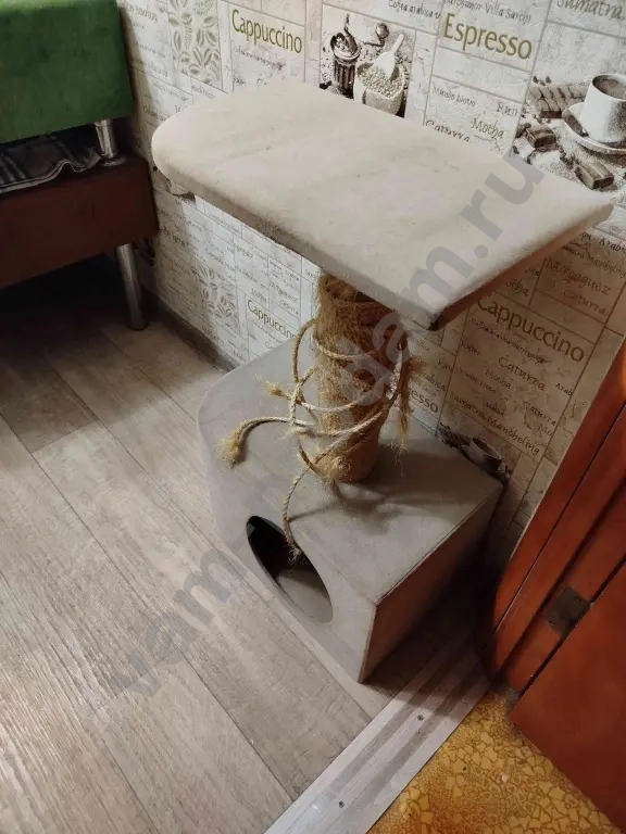 Домик с когтеточкой, б/у