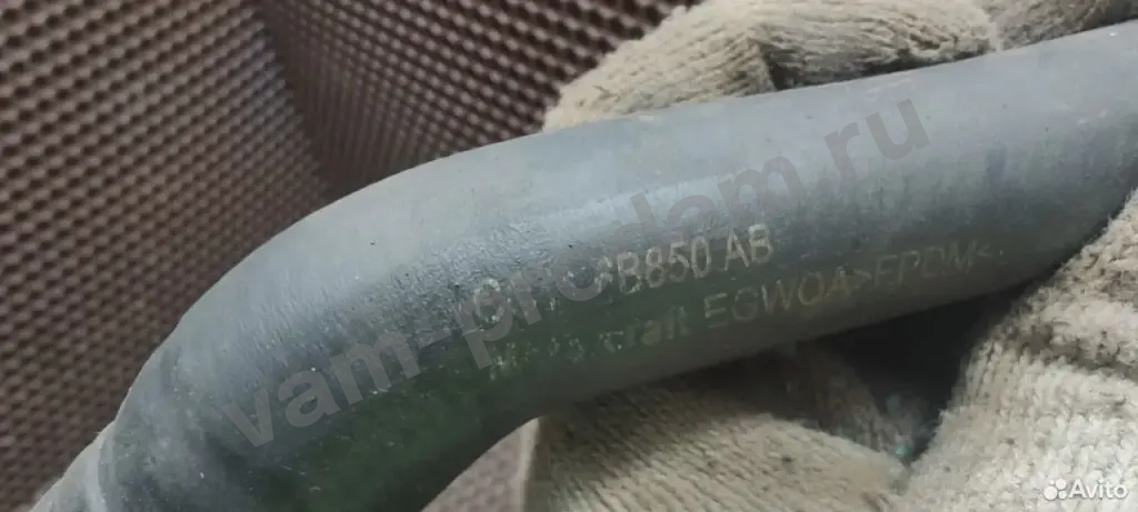 Ford 1814737 Патрубок от помпа масляного охладителя