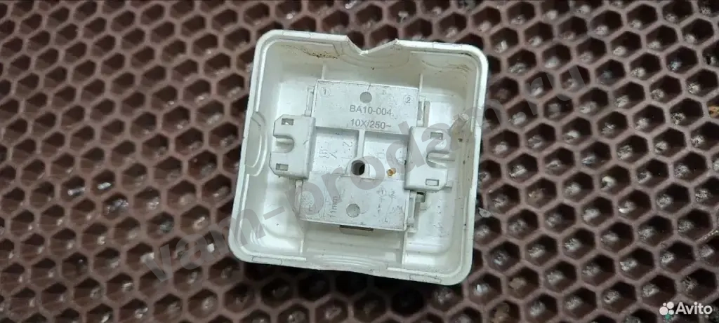 Наружный пеpeключатель 1-клaвишный