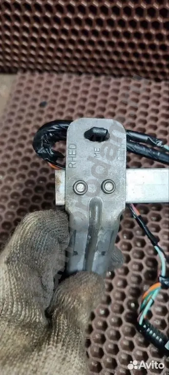 Направляющая стекла двери nissan Tiida (C11) 2007