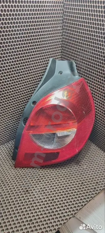 Фонарь задний правый Renault Clio 1.6 I 2007