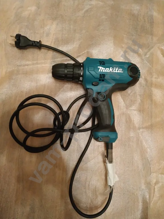 новый шуруповёрт Makita df 0300
