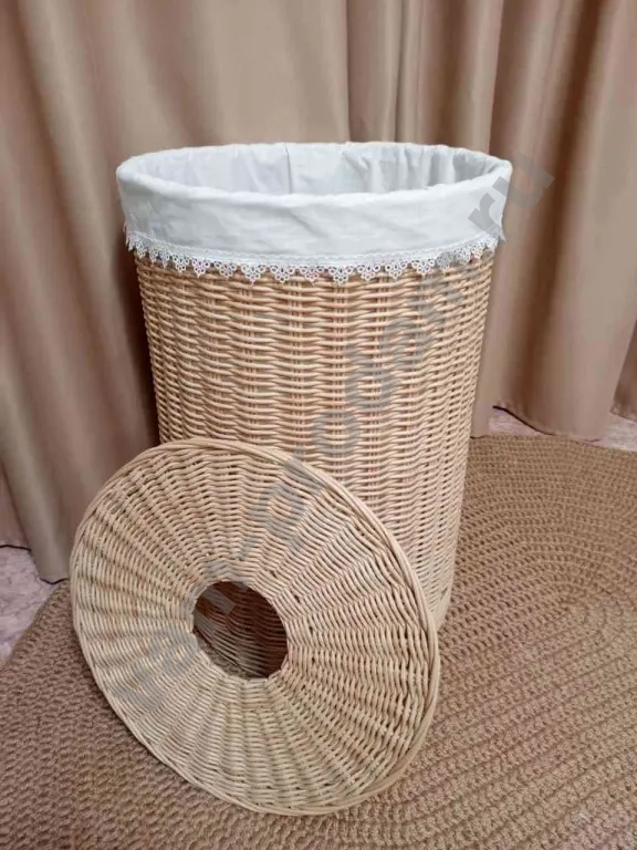 Плетёная корзина для белья
