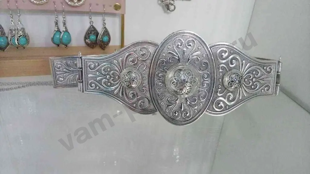 Нагрудник, пояс