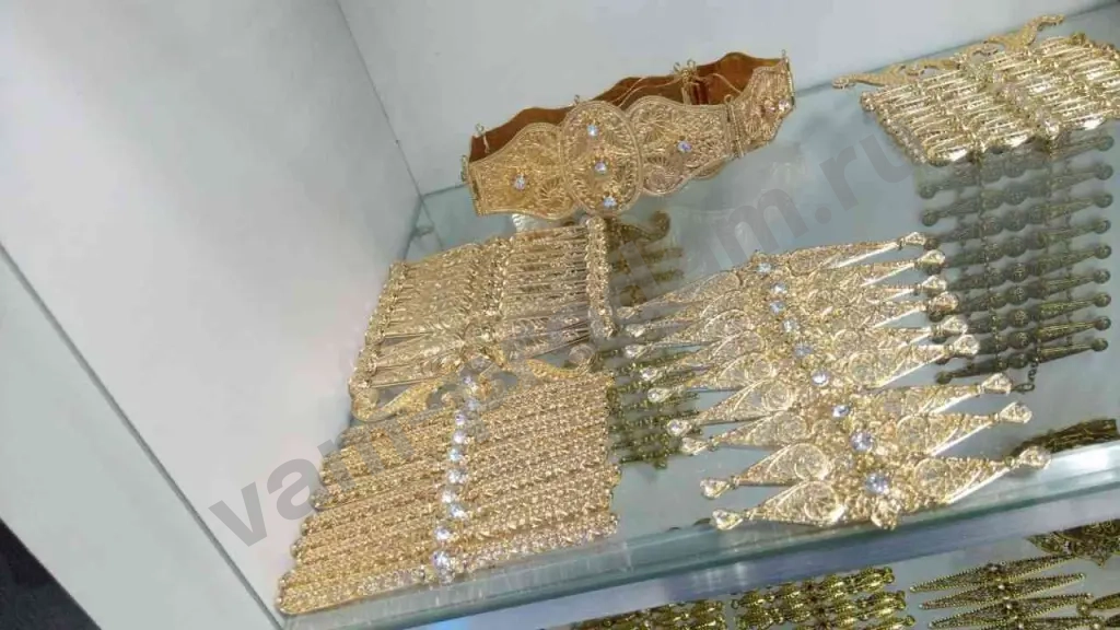 Нагрудник, пояс