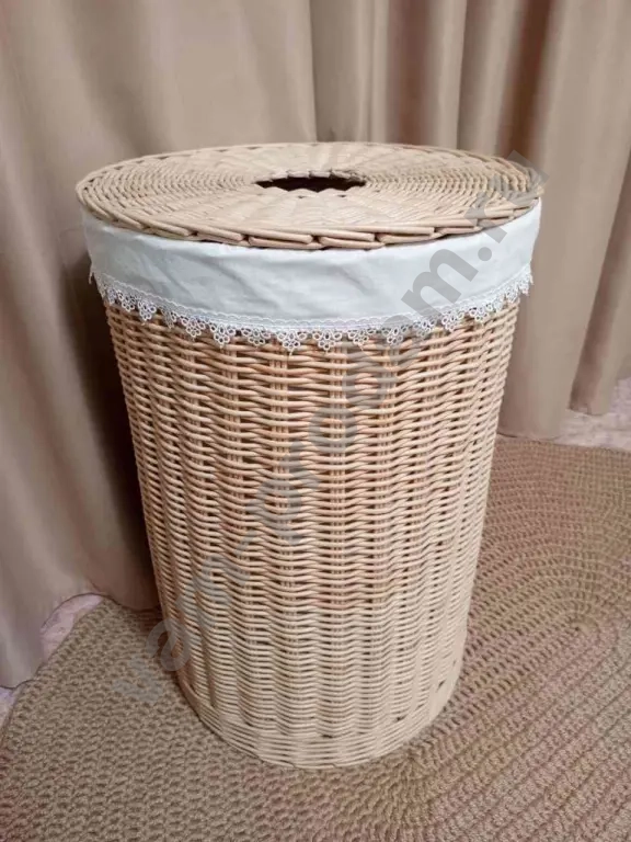 Плетёная корзина для белья