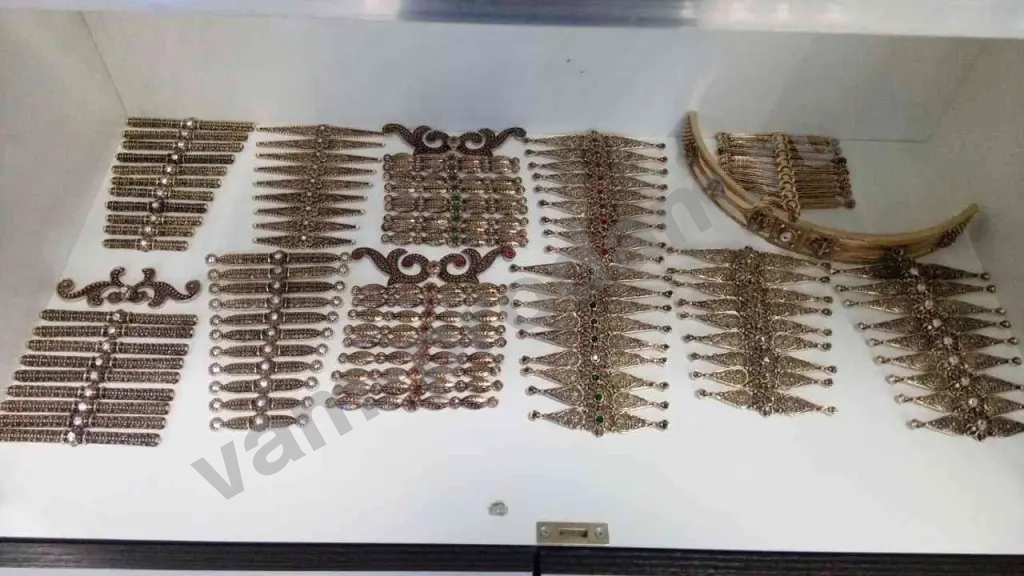 Нагрудник, пояс