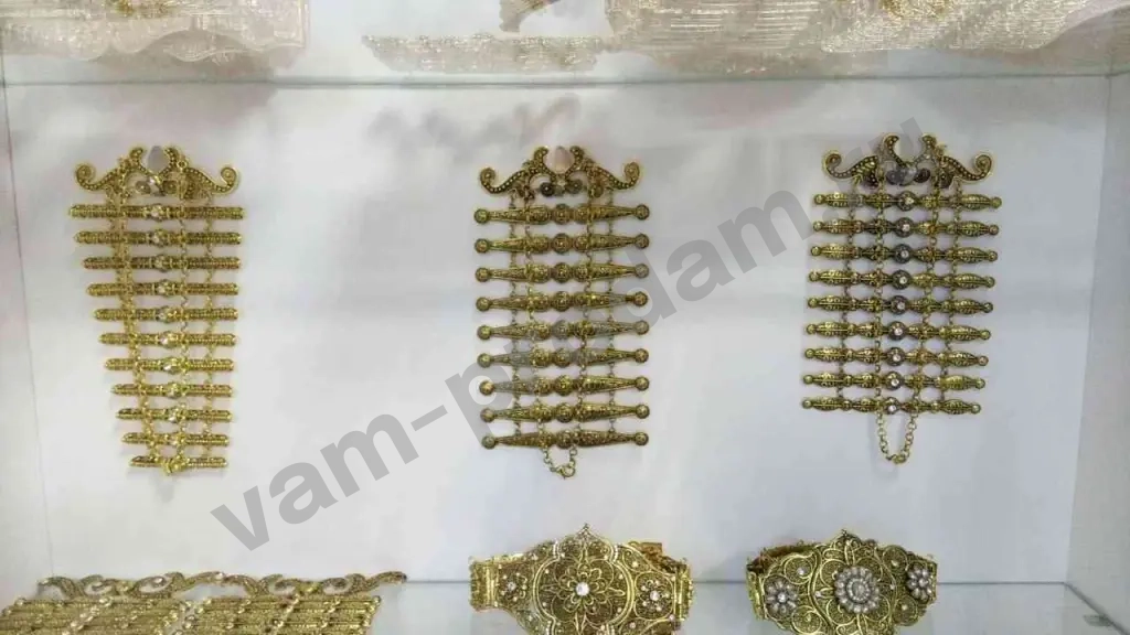 Нагрудник, пояс