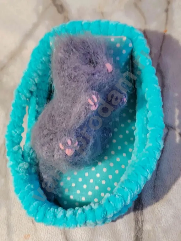 вязаный реалистичный котенок