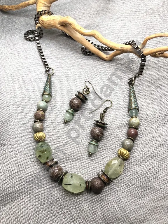 колье,браслеты,комплекты.