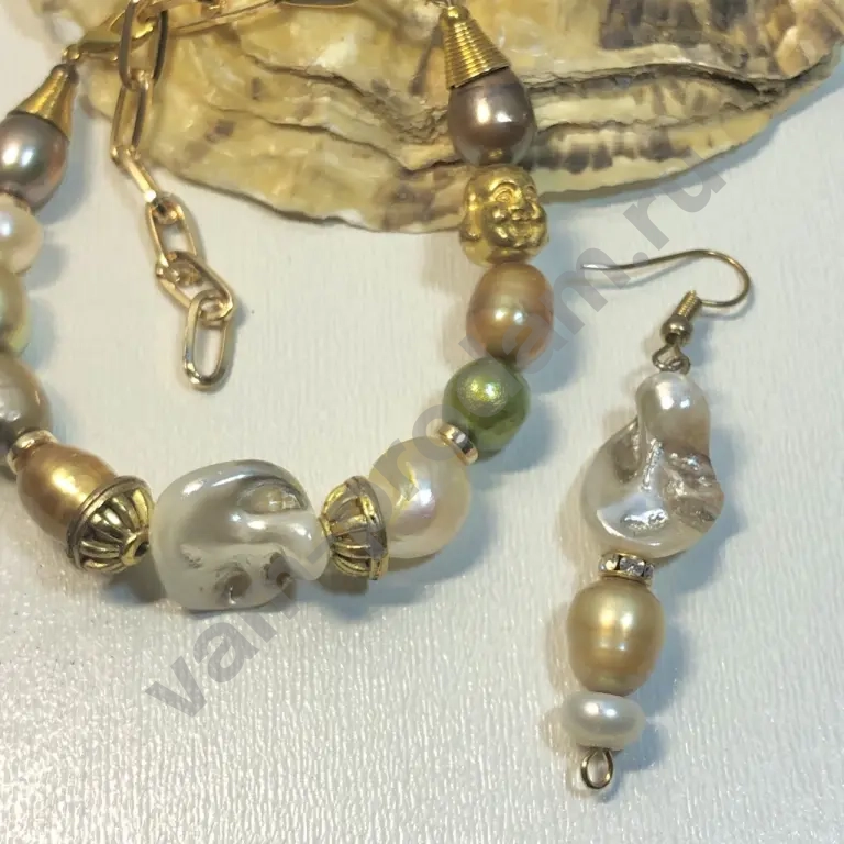 колье,браслеты,комплекты.