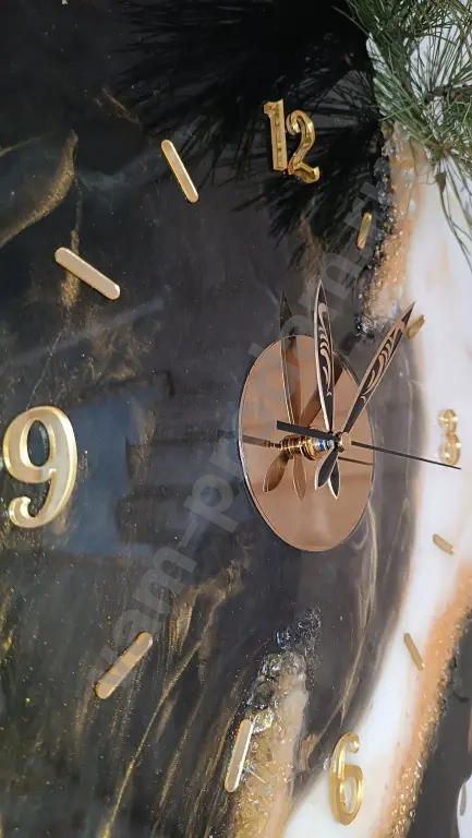 Часы, панно.