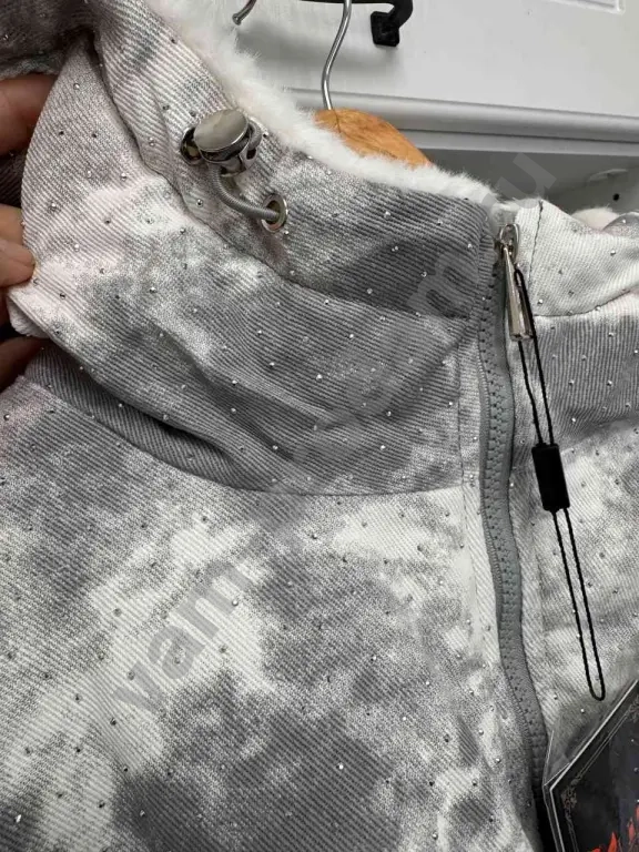 зимняя куртка на меху со стразами