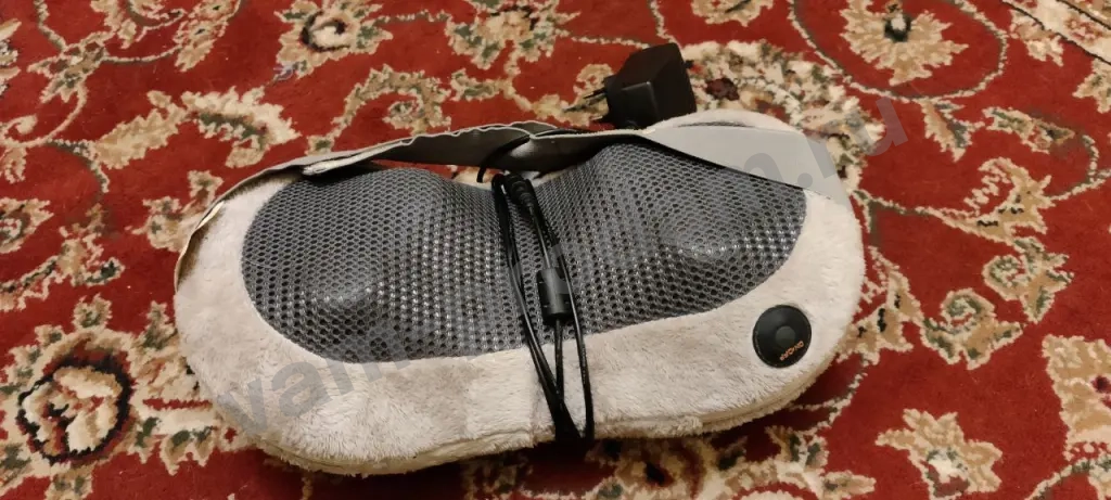 Массажная подушка для шеи