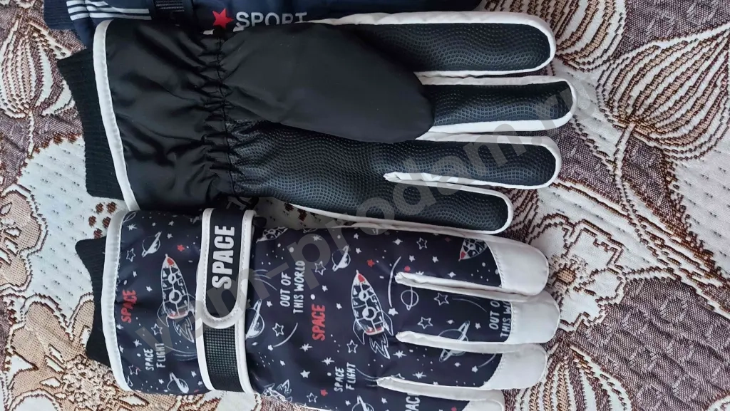 Новые перчатки на подростка