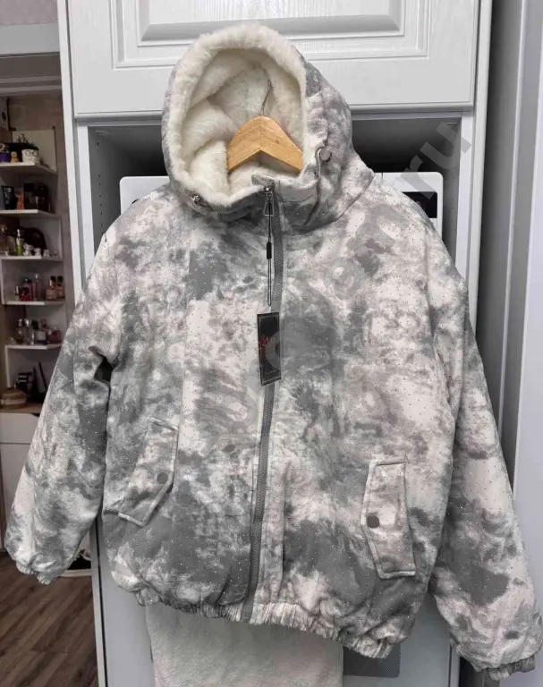 зимняя куртка на меху со стразами