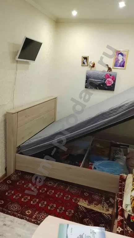 кровать двуспальная с матрасом