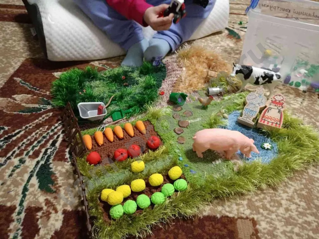 игрушки, броши, украшения