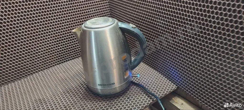 Чайник электрический Redmond RK- M172 на запчасти