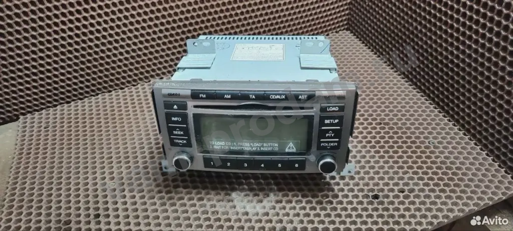 Продам автомагнитолу на hyundai санто фе 2011