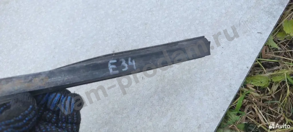 Направляющая стекла двери бмв е34
