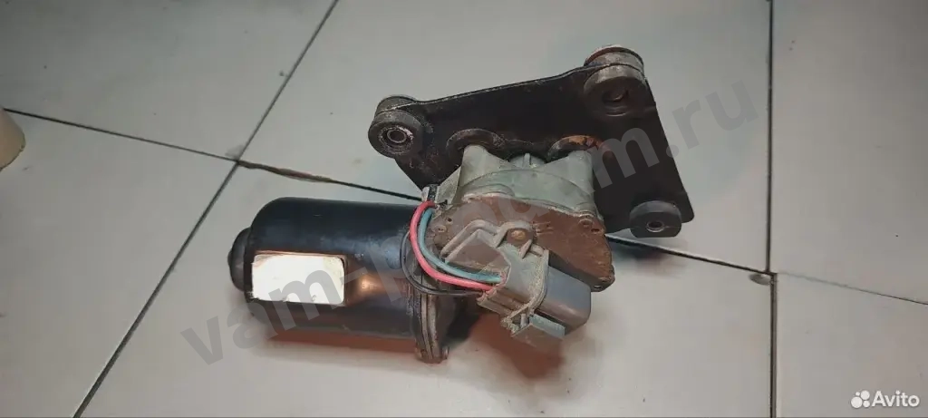 Моторчик стеклоочистителя передний