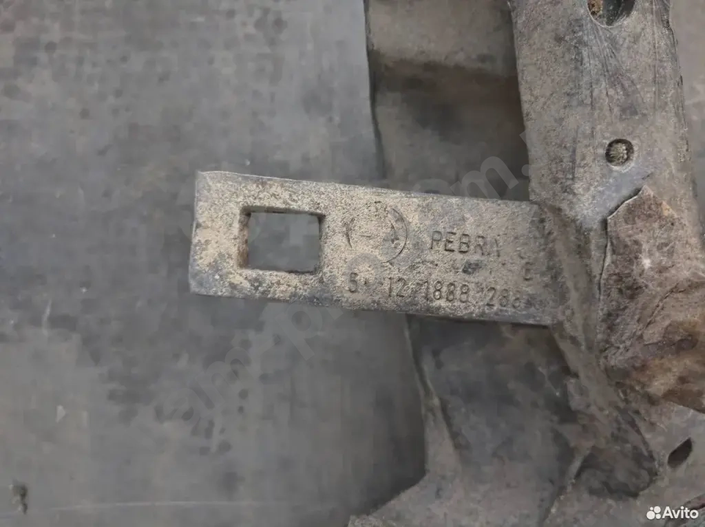 Молдинг накладка заднего бампера правый бмв е30