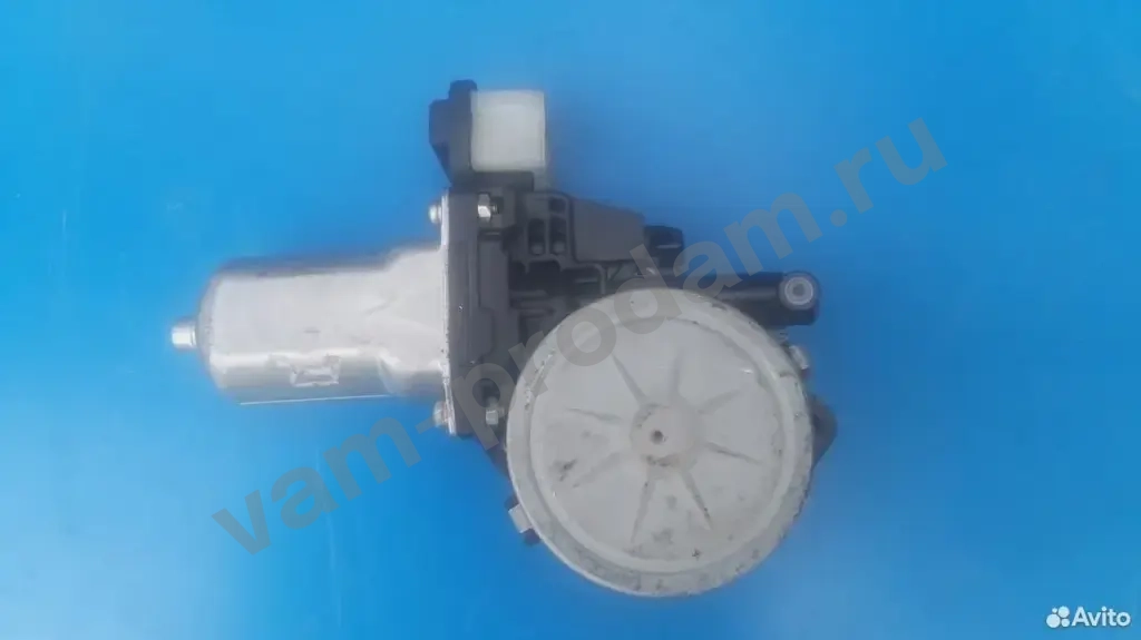 Моторчик стеклоподъёмника левый Nissan