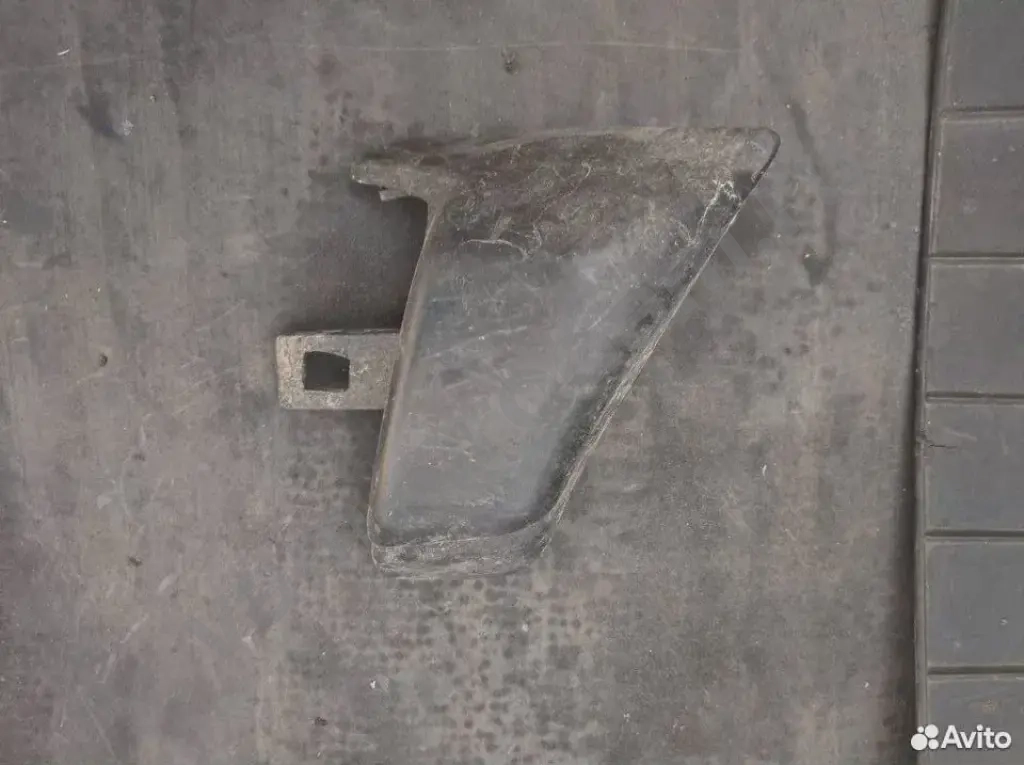 Молдинг накладка заднего бампера правый бмв е30