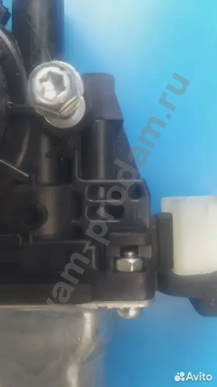 Моторчик стеклоподъёмника левый Nissan