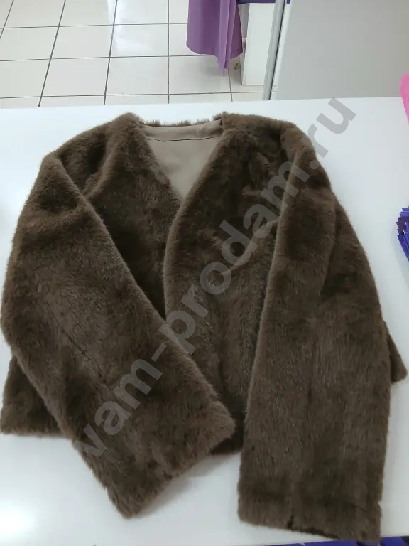 Шуба женская,коричневая,короткая.