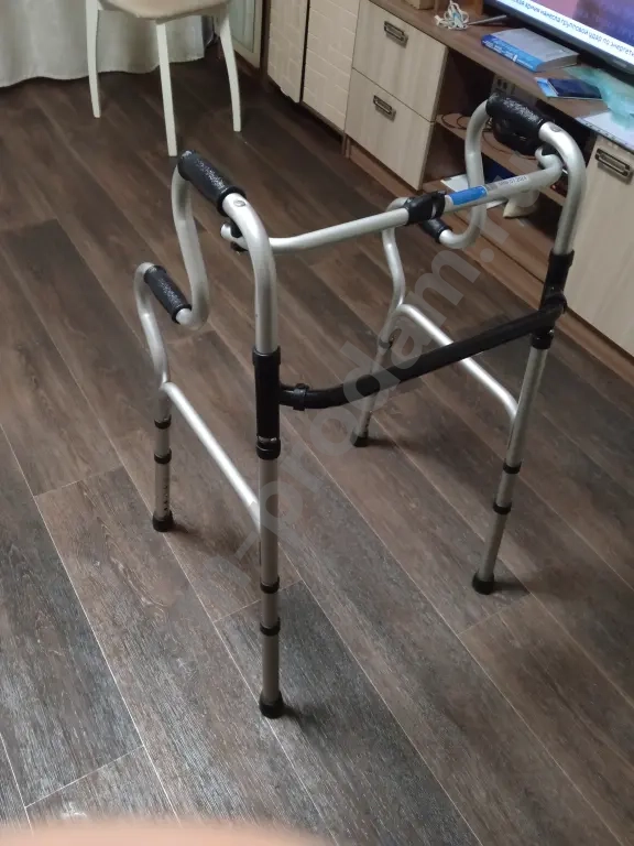 ходунки и тросточка