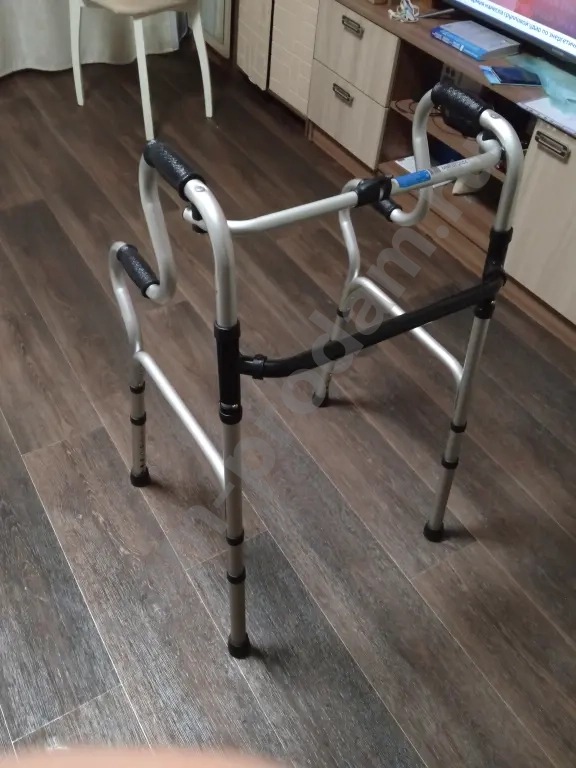 ходунки и тросточка