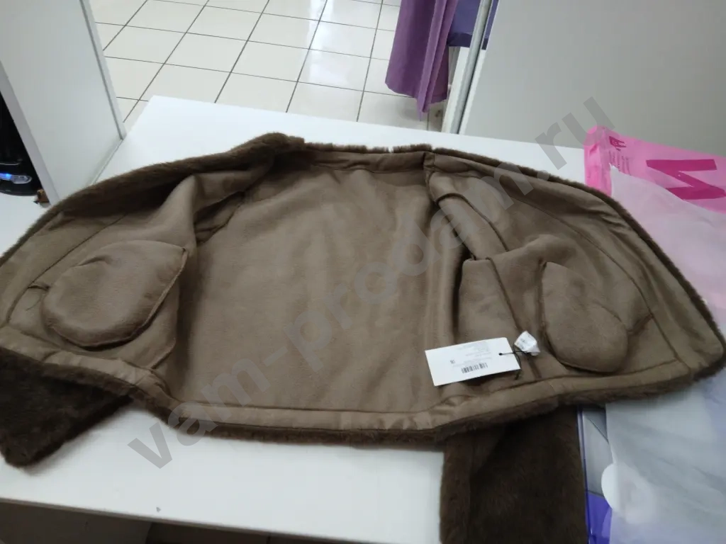 Шуба женская,коричневая,короткая.