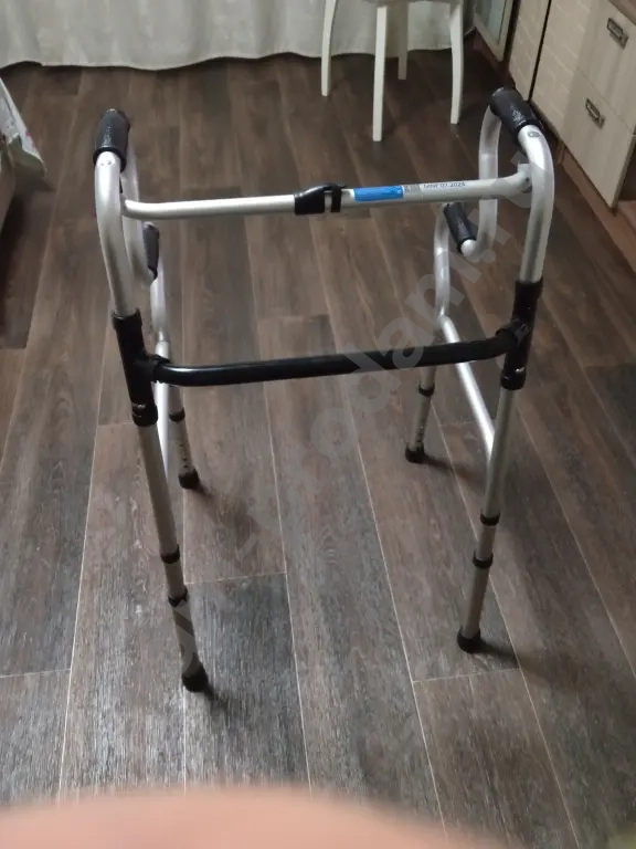 ходунки и тросточка