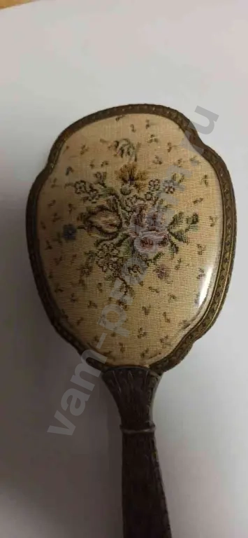 Старинное зеркало и щетка с вышивкой Petit Point