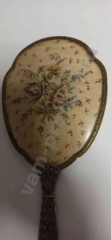 Старинное зеркало и щетка с вышивкой Petit Point