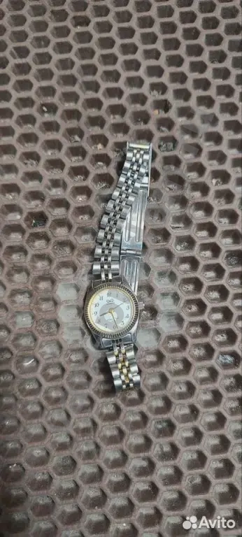 Часы Q & Q water resist женские с секунд стрелкой