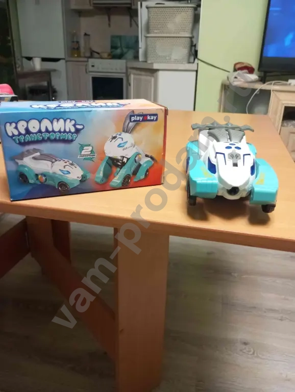 Робот трансформер, электронный заяц, лабубу